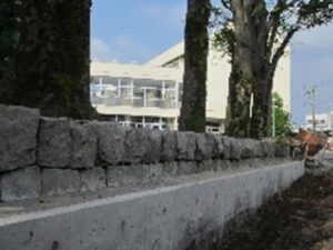 工事の変更(石垣基礎のコンクリート敷設)